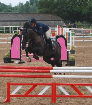 Kerry Grimster Jumps Her Way to the Top in KBIS Insurance Senior British Novice Second Round at West Wilts Equestrian Centre